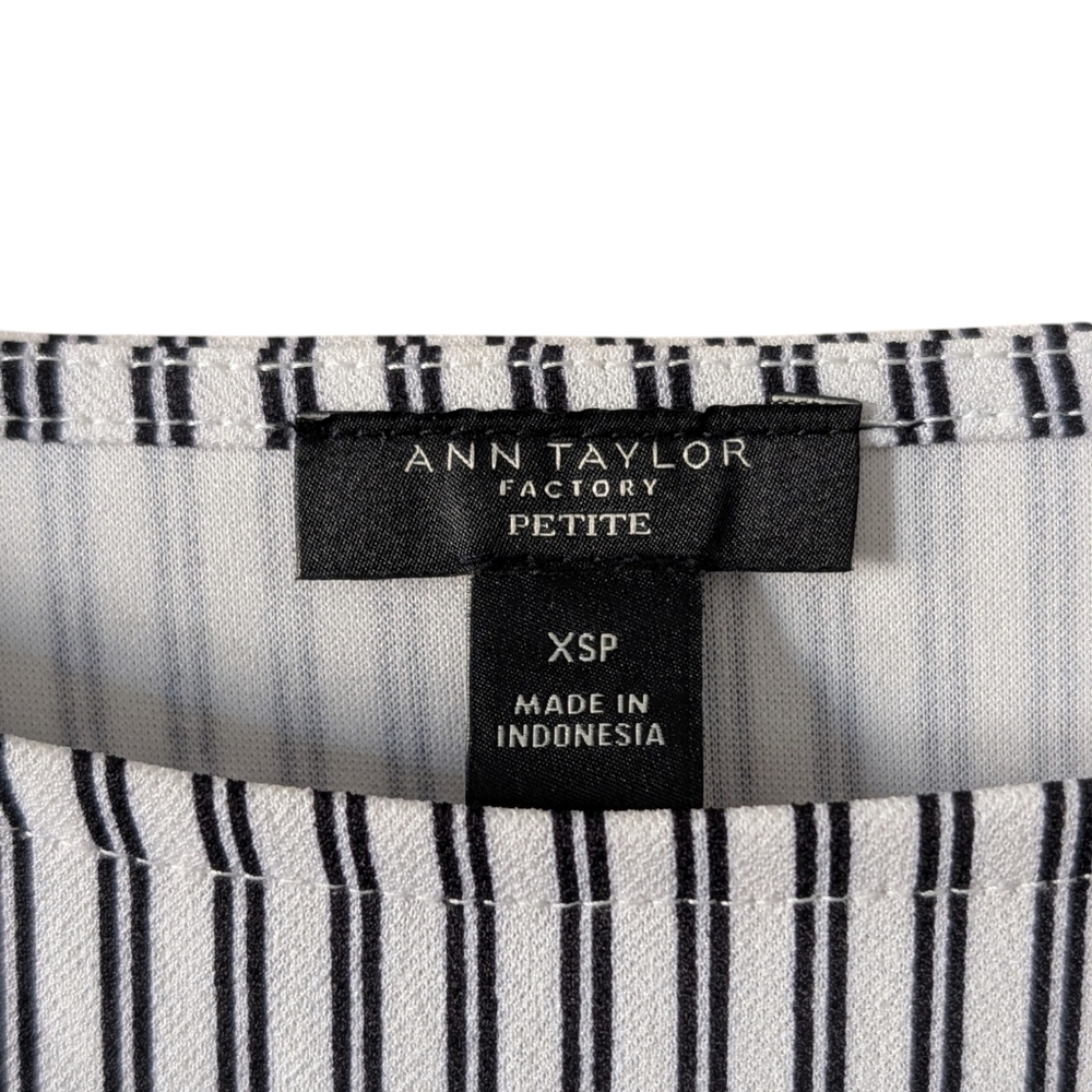 ANN TAYLOR PETITE XS GORGEOUS 3/4 PUFFED RUCHED SLEEVE NAVY ECRU STRIPED top